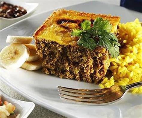  Bobotie!  A South African Dish That Melds Spicy Curried Goodness with Sweet and Fruity Flavors!