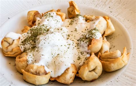  Manti:  The Bite-Sized Pillows of Turkish Delight Overflowing with Rich, Savory Filling!